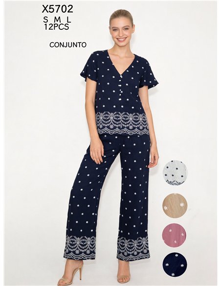 Conjunto de blusa estampada com mangas flare e calça