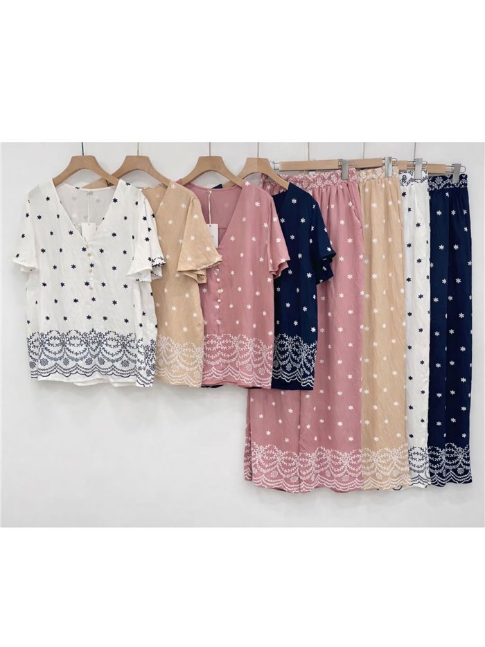 Conjunto de blusa estampada com mangas flare e calça