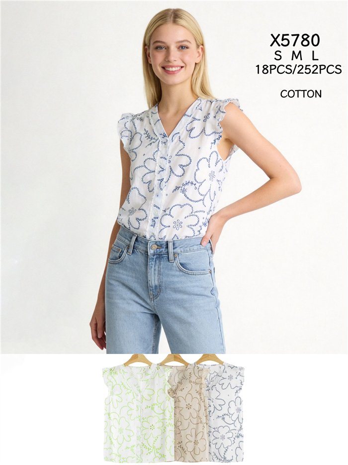 Chemisier en coton à fleurs, orné de détails ajourés et de volants.