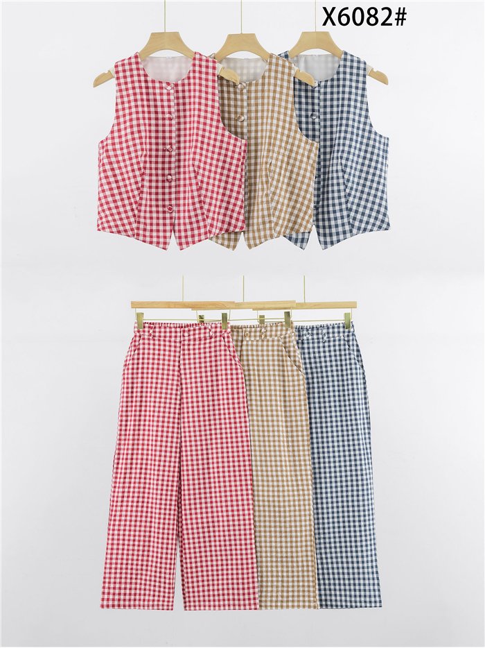 Conjunto chaleco cuadro vichy y pantalón
