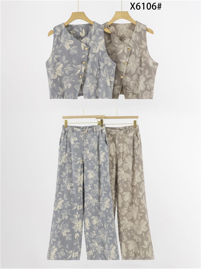 ensemble gilet et pantalon à fleurs
