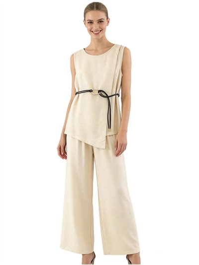 Conjunto top asimétrico con cinturón y pantalón ancho