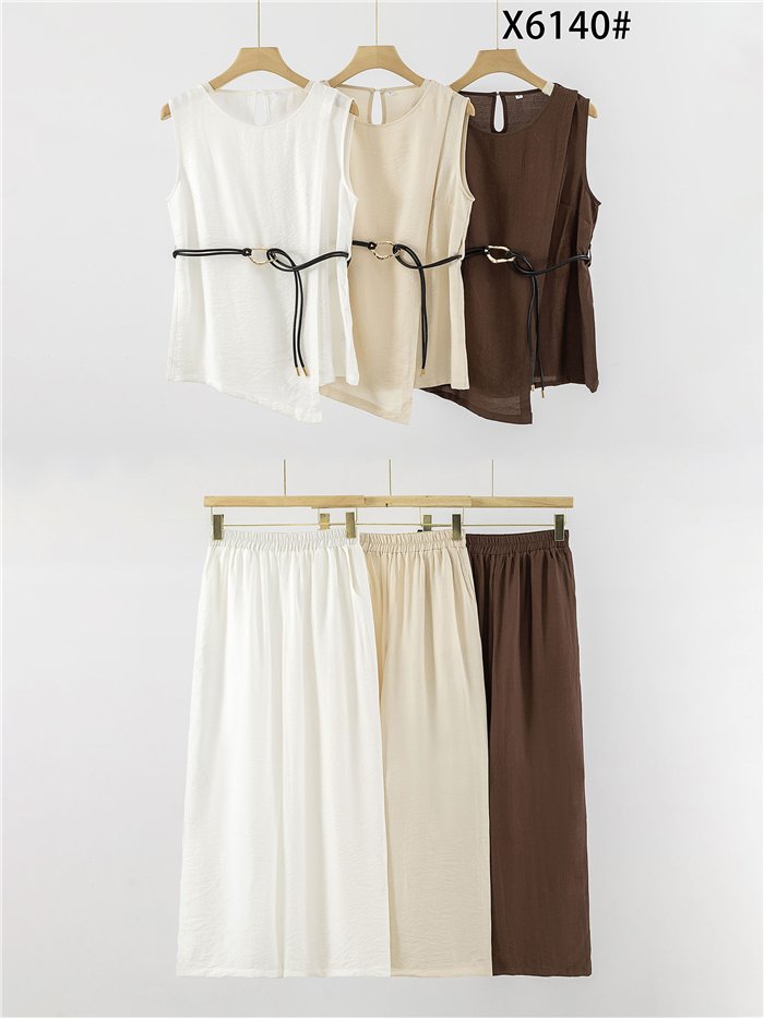 Conjunto top asimétrico con cinturón y pantalón ancho