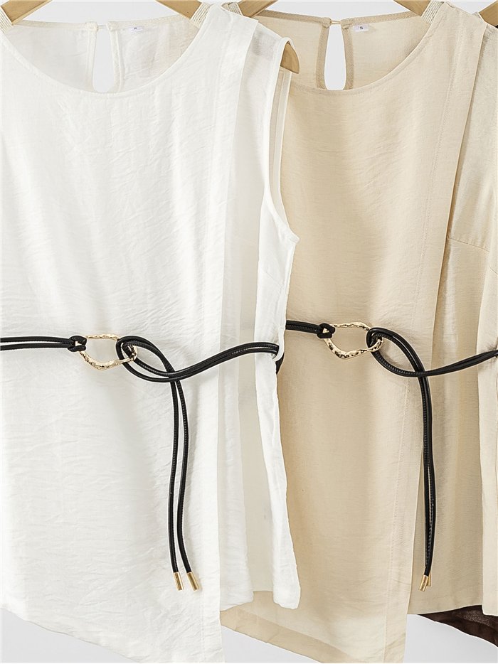 Conjunto top asimétrico con cinturón y pantalón ancho