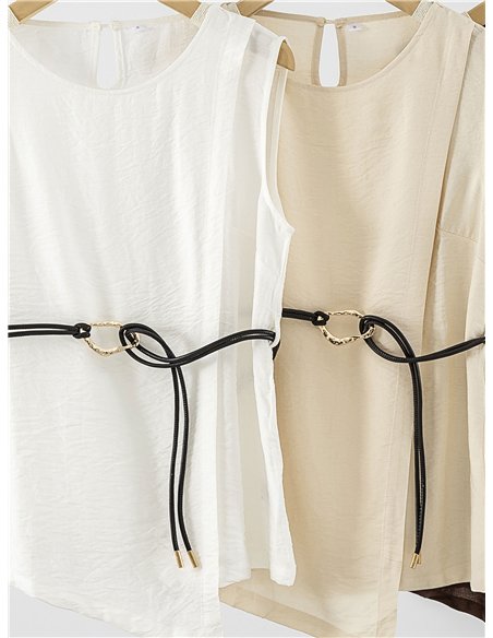 Conjunto top asimétrico con cinturón y pantalón ancho