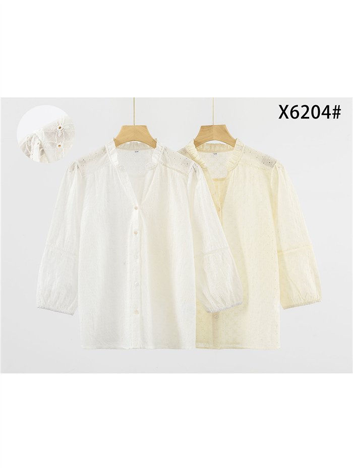 Die-cut embroidered cotton blouse with three quarter sleeves