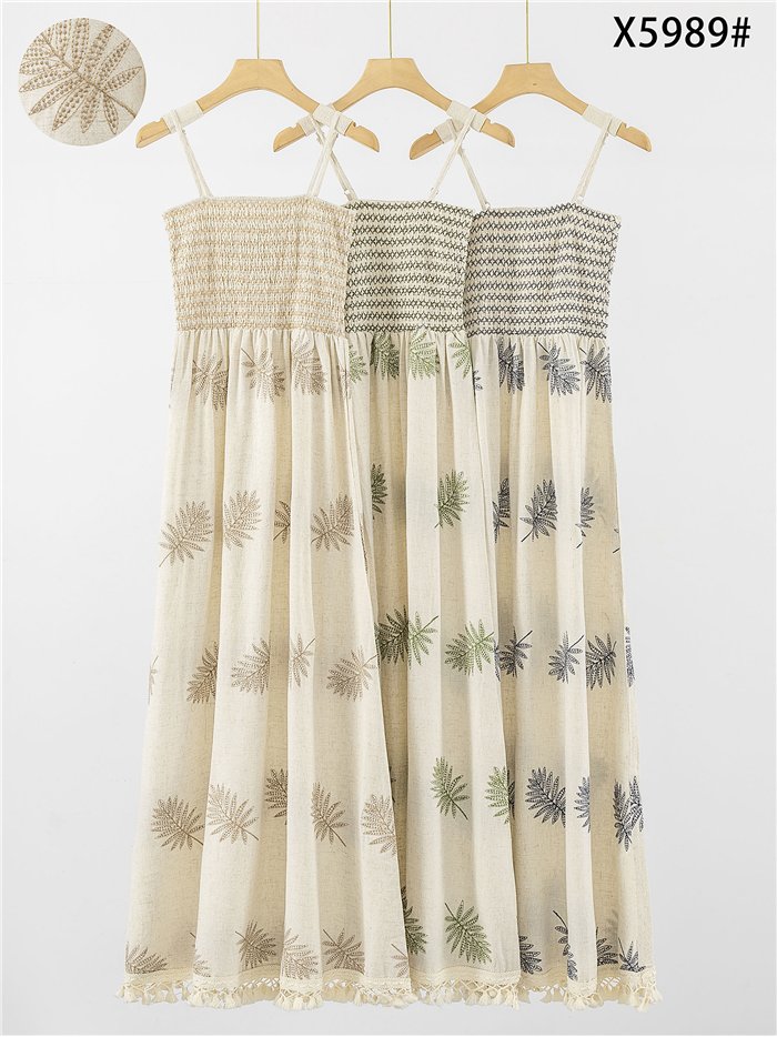 Vestido boho largo de lino con hojas bordadas