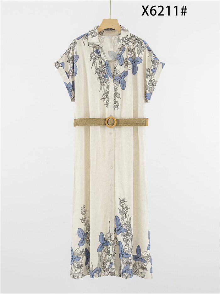 Vestido midi floral estilo camisa com cinto.