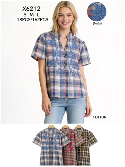 Blusa cuadros con bordado floral 2