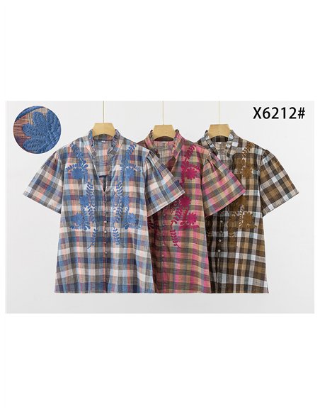 Blusa cuadros con bordado floral