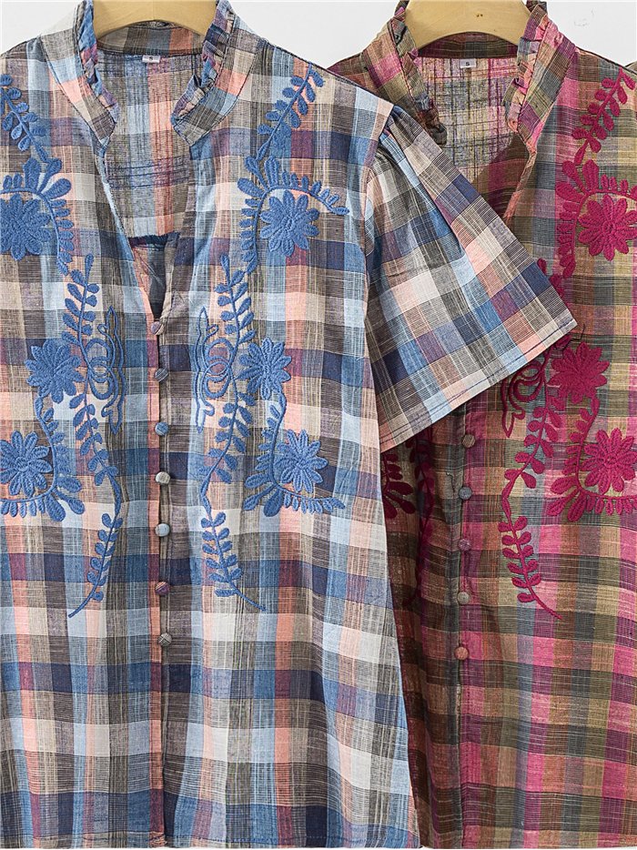 Blusa cuadros con bordado floral