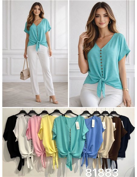 Blusa lisa com amarração de botões.