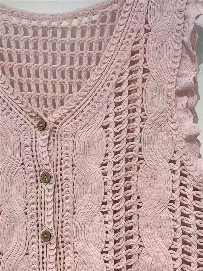 Gilet en crochet ajouré avec boutons