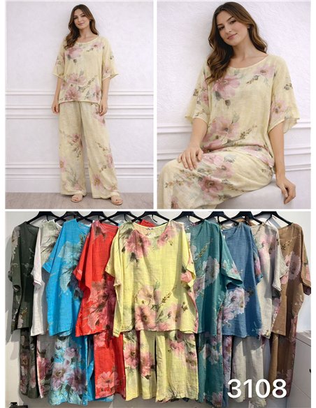 Completo composto da blusa e pantaloni effetto lino con stampa floreale.
