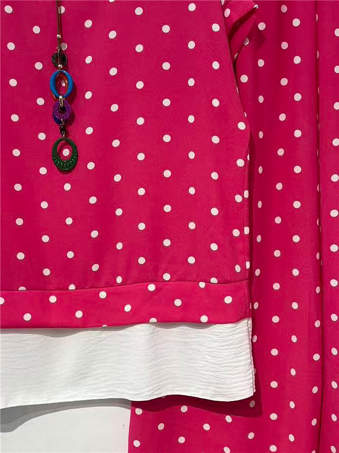 Conjunto blusa amplia lunares con collar y pantalón