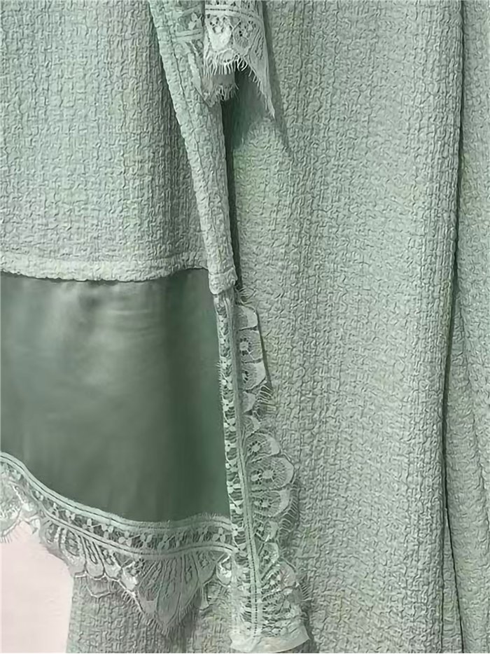 Conjunto de blusa texturizada com renda e calça