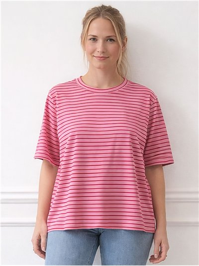 Camiseta oversized com listras finas