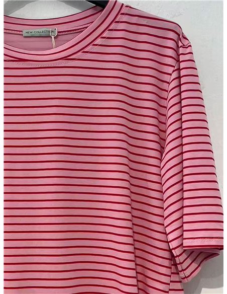 Camiseta oversized com listras finas