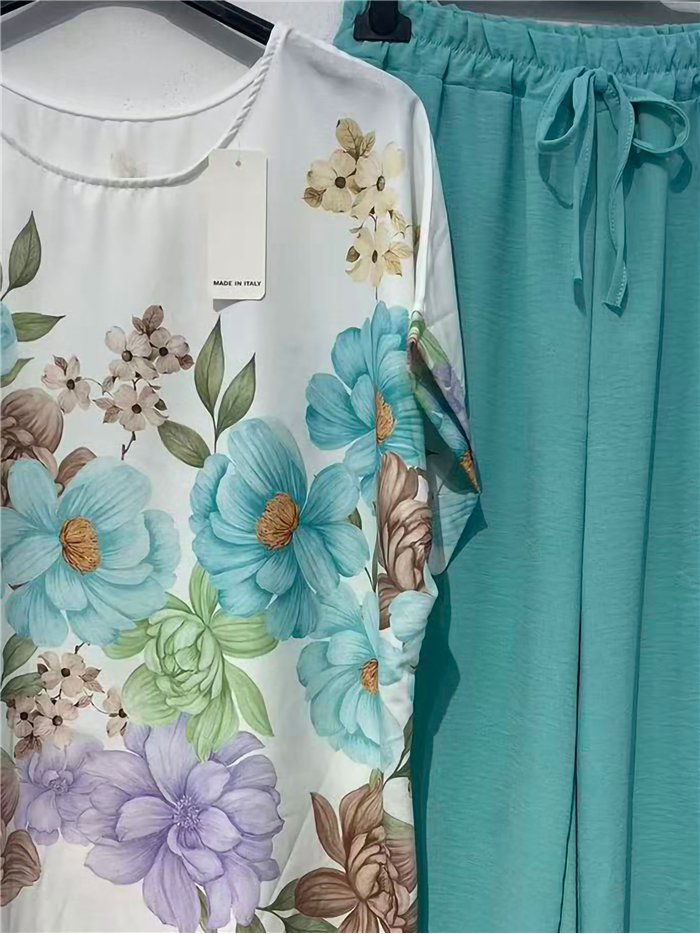 Conjunto de blusa e calça com estampa floral