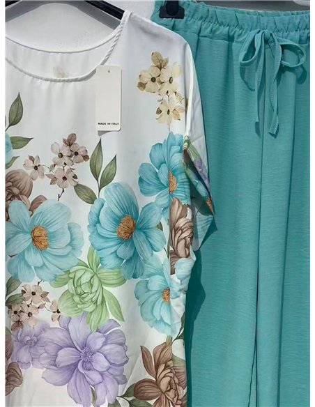 Conjunto de blusa e calça com estampa floral