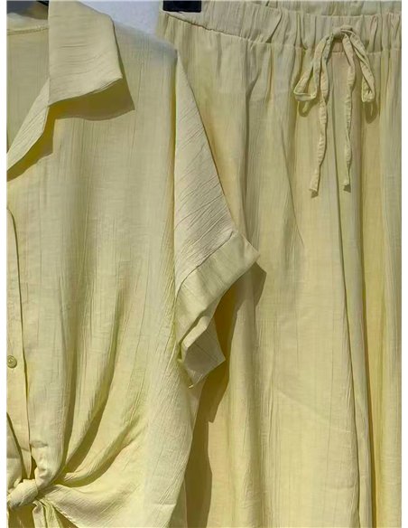 Conjunto de camisa fluida anudada y pantalón