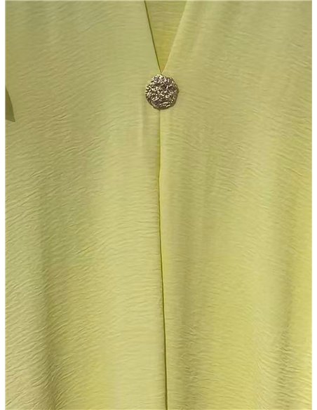 Vestido midi liso cuello pico detalle broche