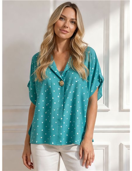 Blusa plus size de bolinhas com detalhe de broche
