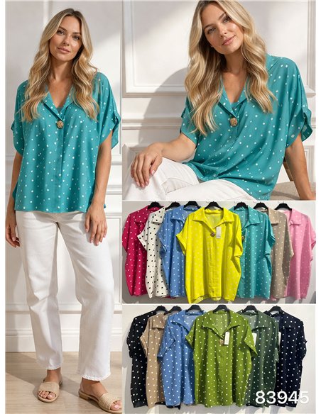 Blusa plus size de bolinhas com detalhe de broche