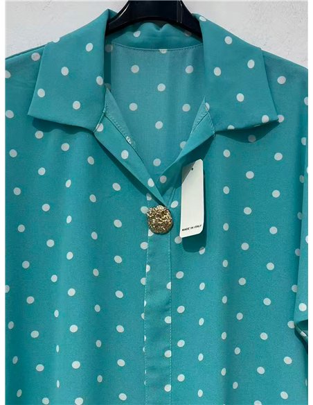 Blusa plus size de bolinhas com detalhe de broche