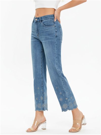 Jeans bordados detalle calado