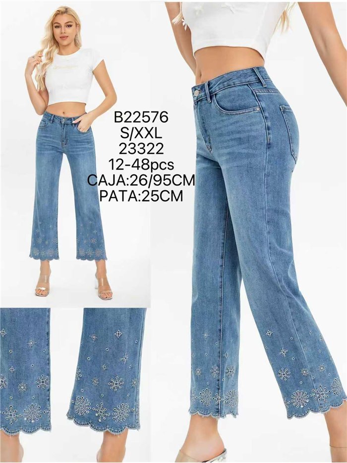 Jeans bordados detalle calado