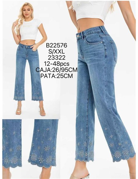 Jeans bordados detalle calado