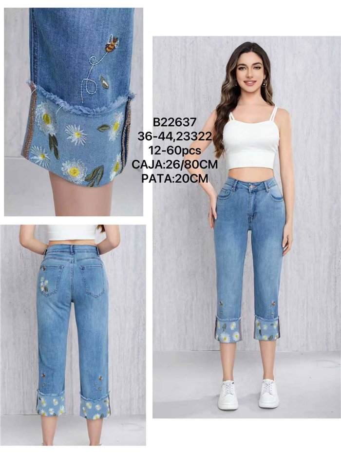Jeans capri con vuelta bordada
