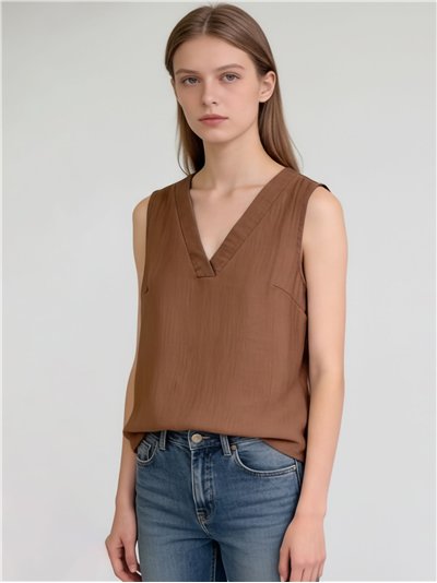V neck sleeveless blouse