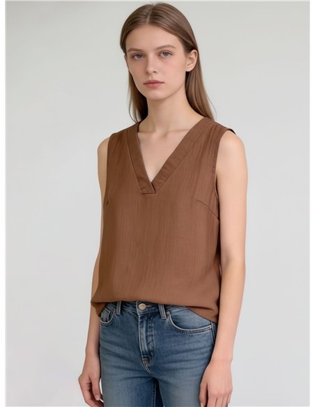 V neck sleeveless blouse