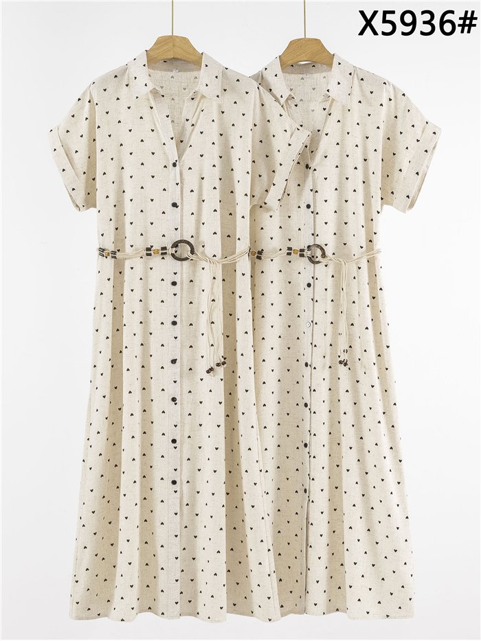 Vestido camisero midi con mini corazones y cinturón