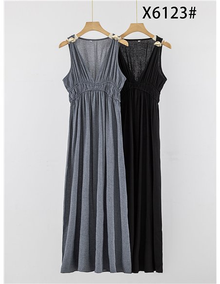 Vestido largo escote pico con detalle metálico