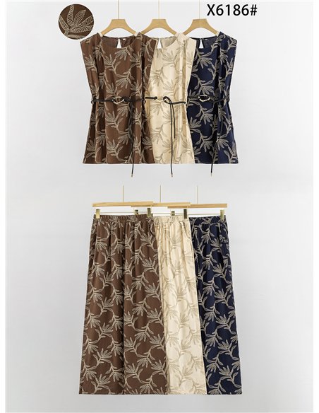 Conjunto blusa estampada hojas con cinturón y pantalón wide-leg