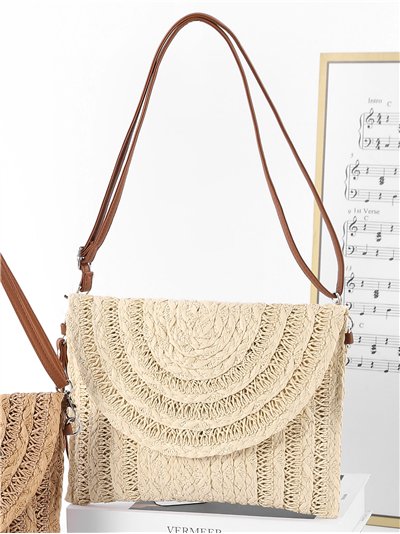 Bolso bandolera sobre de rafia con solapa abanico
