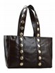 Bolso shopper brillante con tachas maxi