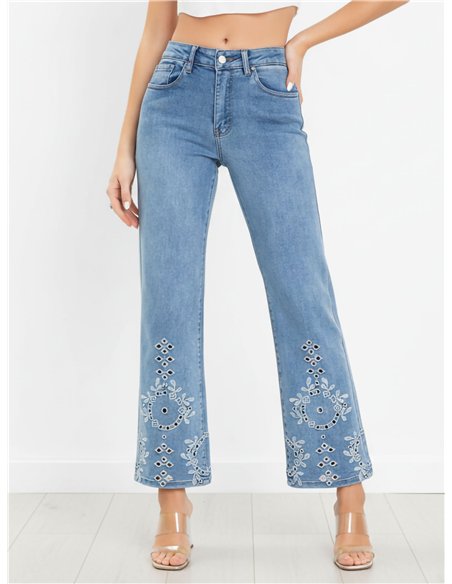 Jeans rectos bordado calado