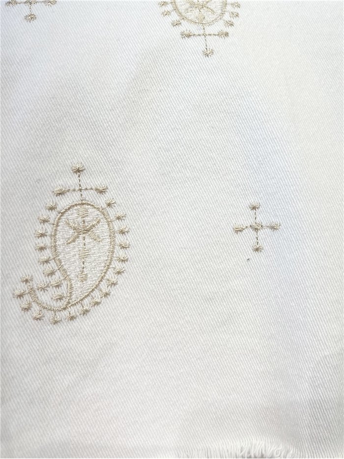 Jeans rectos blancos bordado cachemir