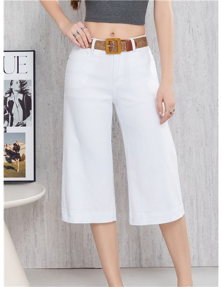 Jeans culotte blanca con cinturón