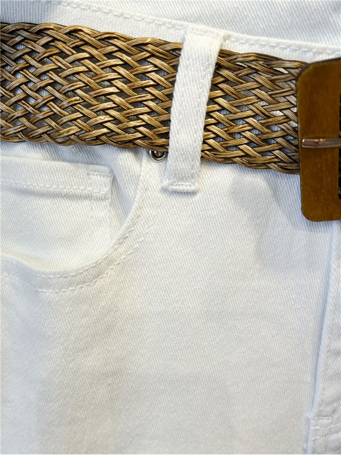 Jeans culotte blanca con cinturón