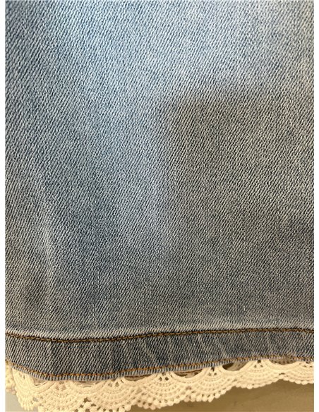 Bermuda denim con puntilla