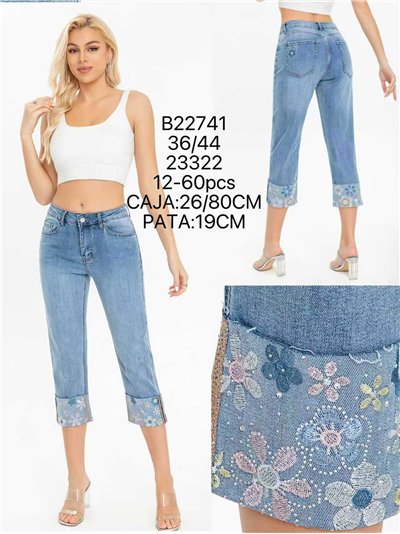 Calça jeans capri com bordado floral 2