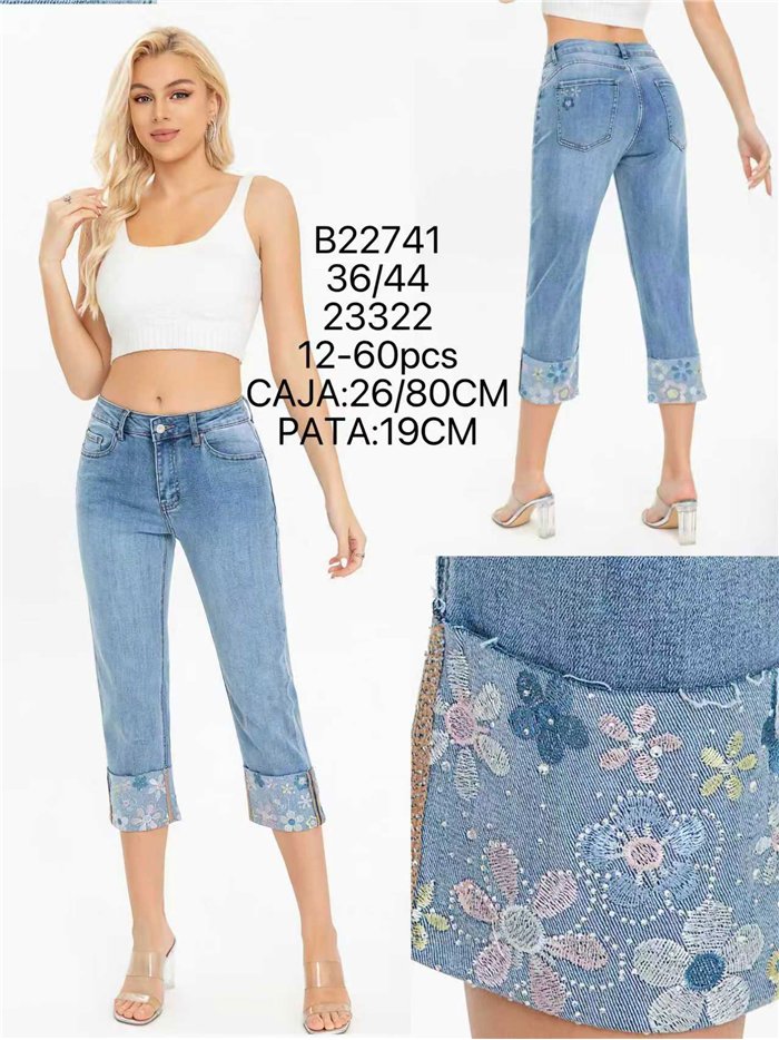 Jeans capri bordado floral