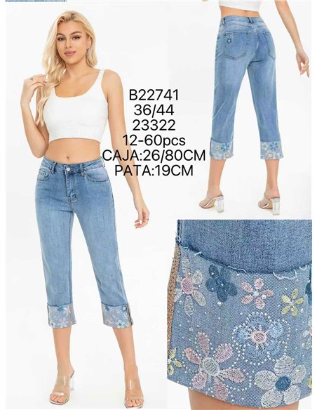 Jeans capri bordado floral