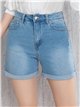 Short denim bajo acabado en vuelta