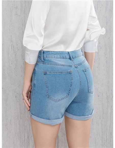 Short denim bajo acabado en vuelta